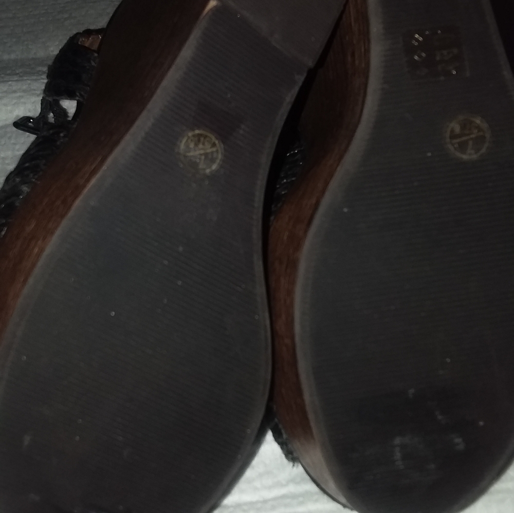 Shoes - Picture 4 of 5